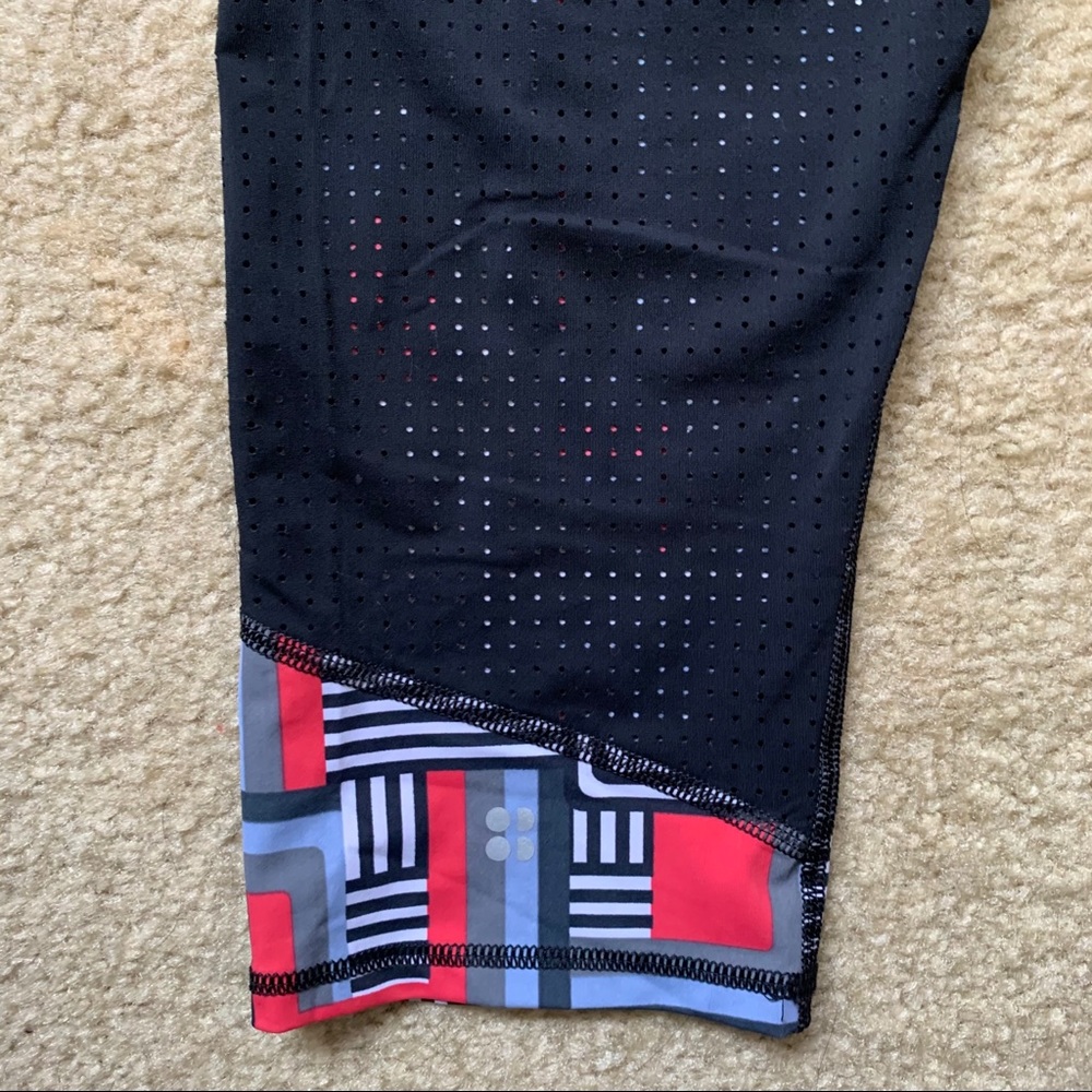 Sweaty Betty Zero Gravity High Rise Geometric Crop - Picture 8 of 9